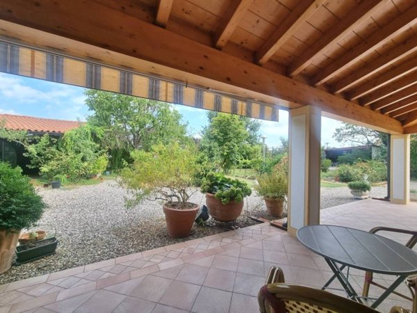 casa indipendente in vendita a Mirandola in zona San Martino Spino