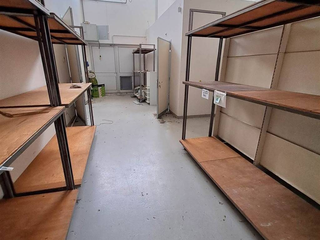 negozio in vendita a Mirandola