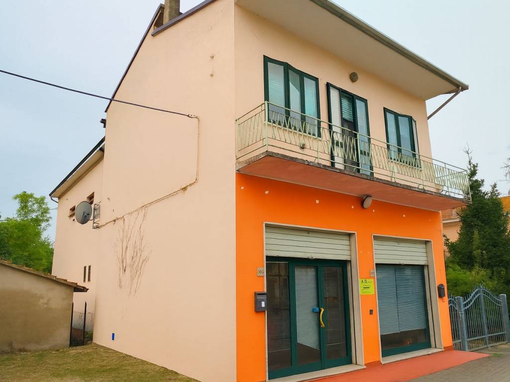 casa indipendente in vendita a Mirandola in zona San Martino Spino