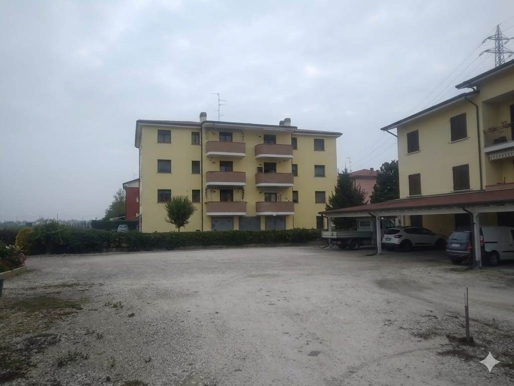 appartamento in vendita a Mirandola in zona Cividale