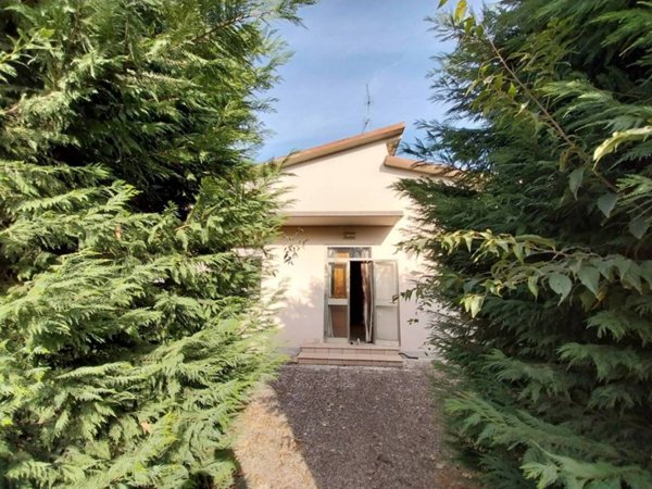 casa indipendente in vendita a Mirandola in zona Quarantoli