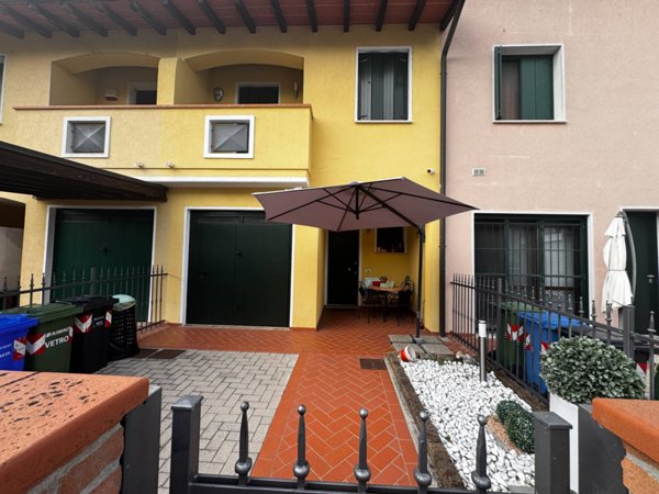 casa indipendente in vendita a Mirandola