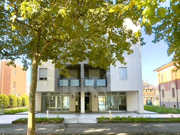 locale commerciale in vendita a Mirandola