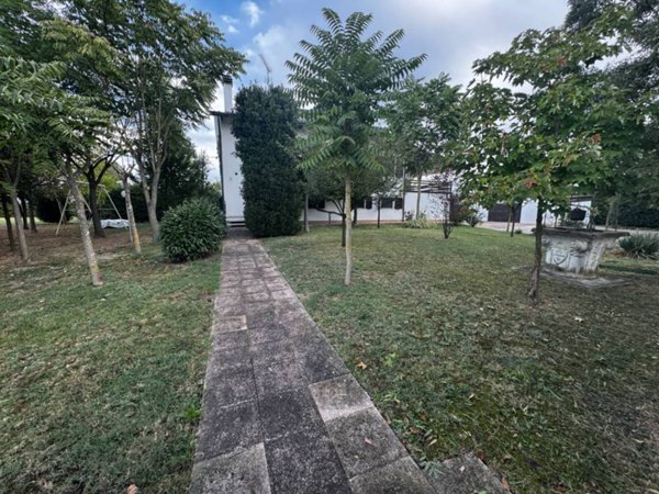 casa indipendente in vendita a Mirandola