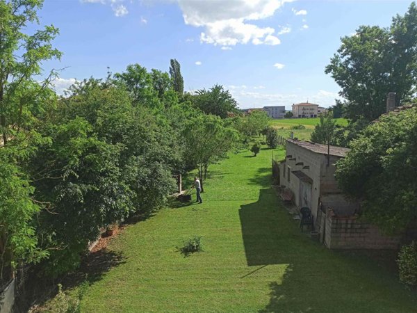 casa indipendente in vendita a Mirandola in zona San Martino Spino