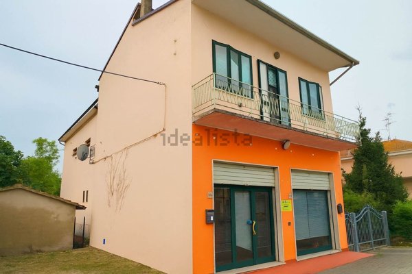 casa indipendente in vendita a Mirandola in zona San Martino Spino