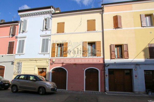 esavano in vendita a Mirandola