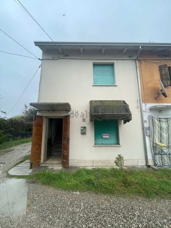casa indipendente in vendita a Mirandola in zona Quarantoli