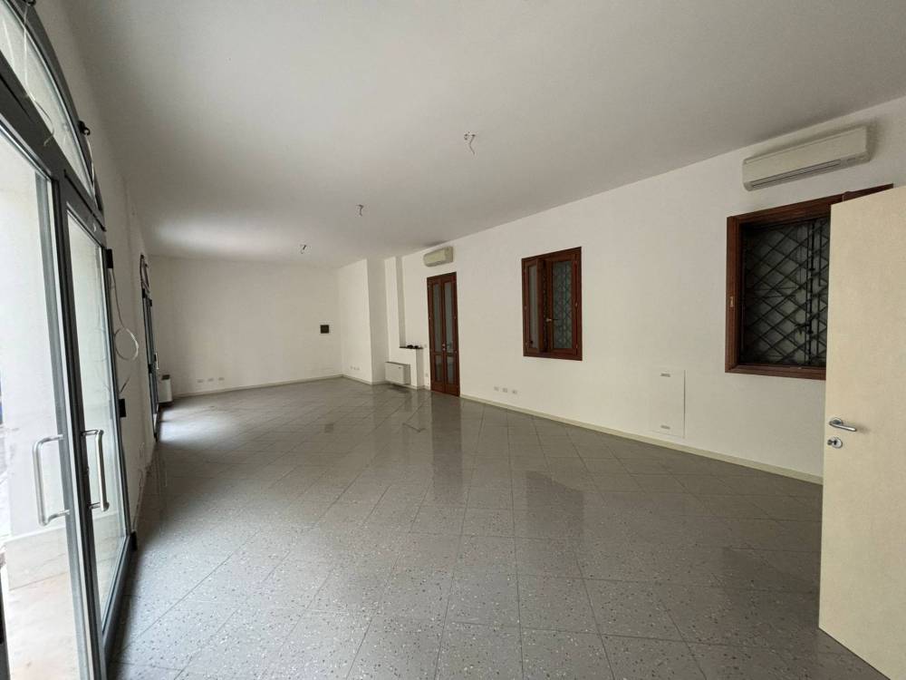 ufficio in vendita a Mirandola