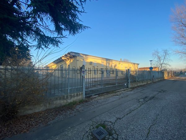capannone in vendita a Mirandola