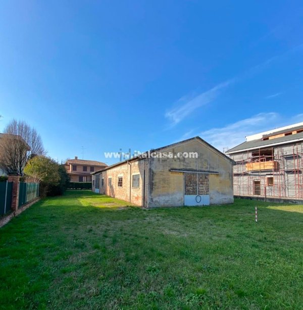 terreno edificabile in vendita a Mirandola