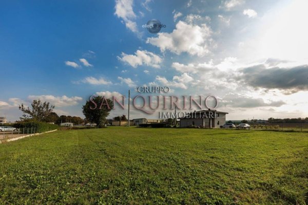 terreno edificabile in vendita a Mirandola