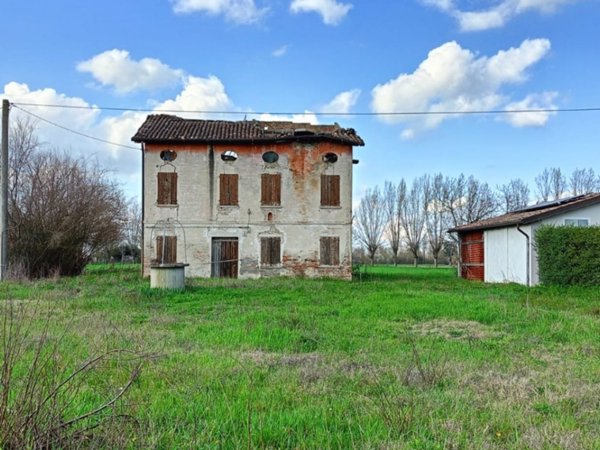 casale in vendita a Mirandola