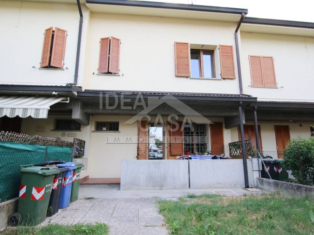 casa indipendente in vendita a Mirandola in zona San Giacomo Roncole