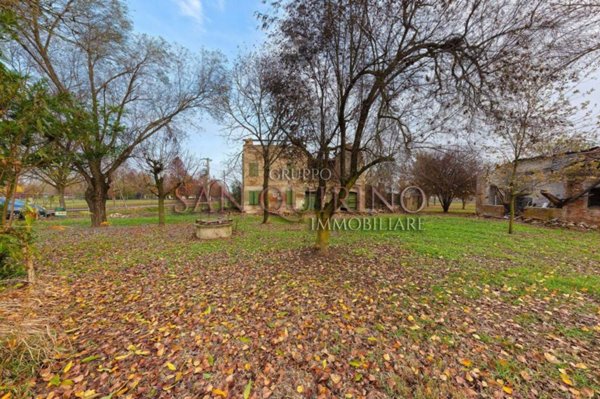 rudere in vendita a Mirandola