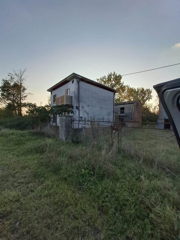 casa indipendente in vendita a Mirandola in zona San Martino Spino