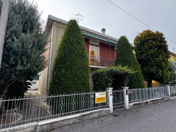 casa indipendente in vendita a Mirandola