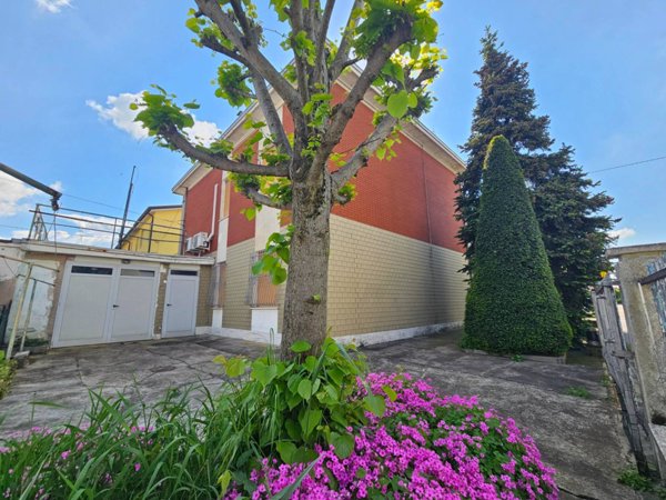 casa indipendente in vendita a Mirandola