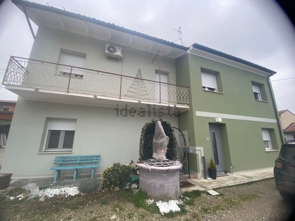 casa indipendente in vendita a Mirandola in zona San Martino Spino