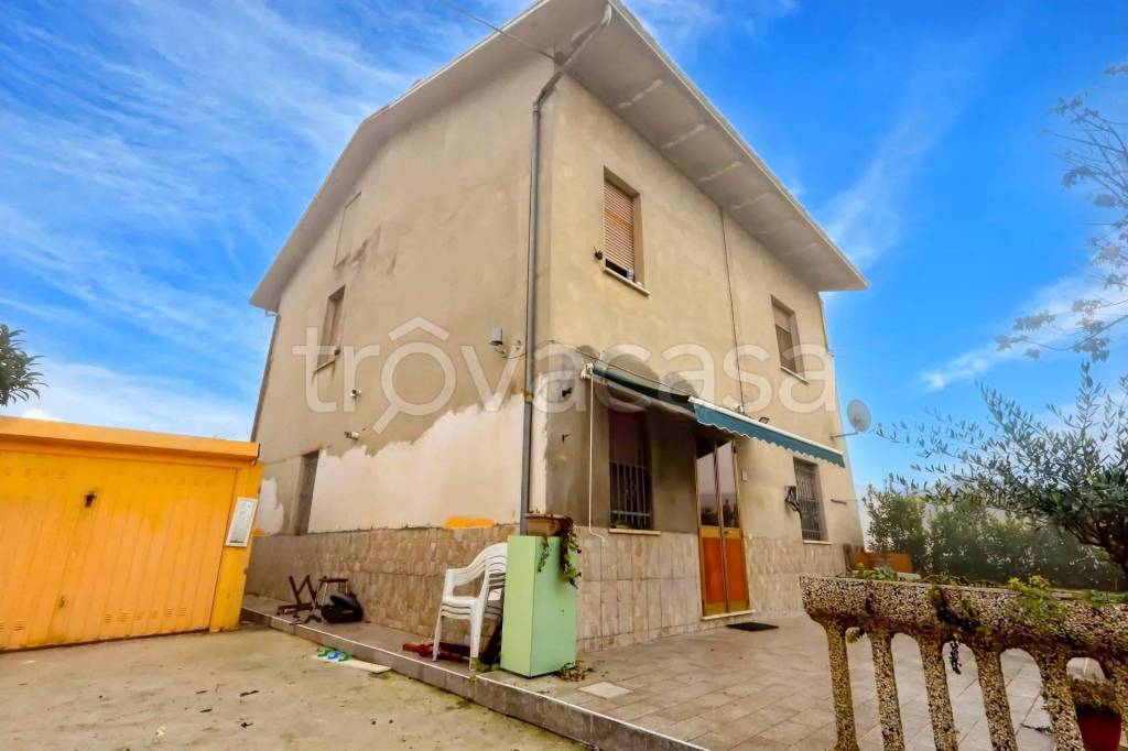 casa indipendente in vendita a Mirandola in zona Quarantoli