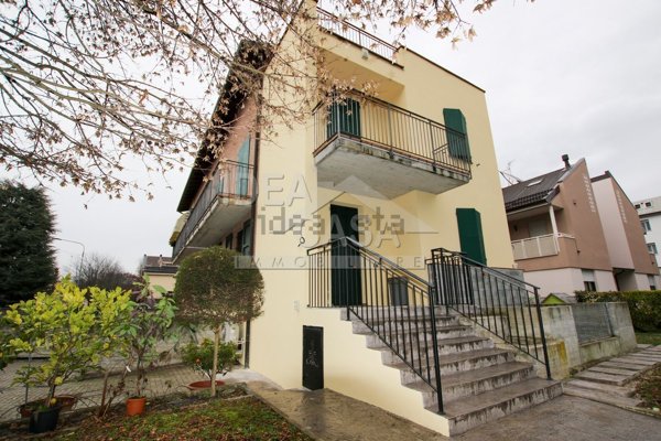casa indipendente in vendita a Mirandola