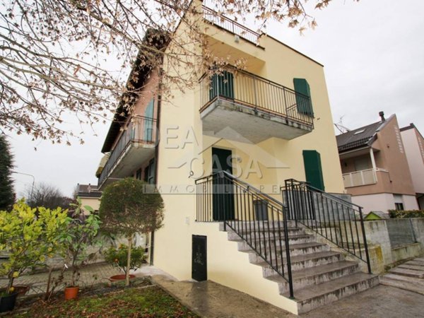 casa indipendente in vendita a Mirandola