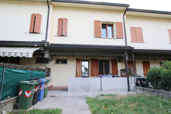 casa indipendente in vendita a Mirandola in zona San Giacomo Roncole
