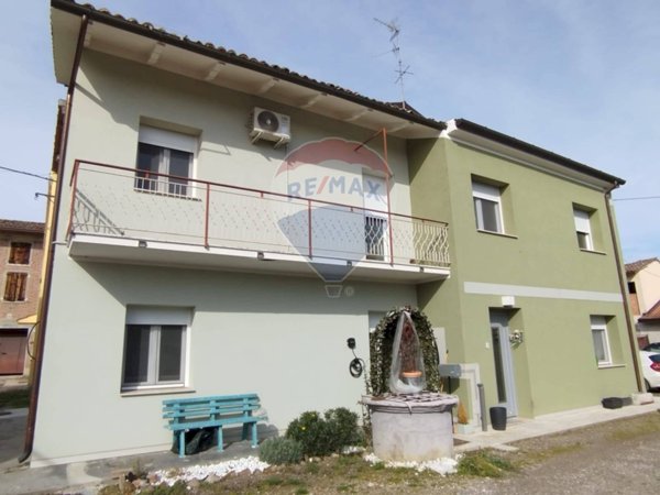 casa indipendente in vendita a Mirandola in zona Carano