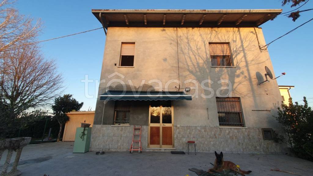 casa indipendente in vendita a Mirandola in zona Quarantoli