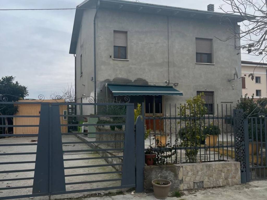 casa indipendente in vendita a Mirandola