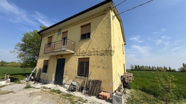 casa indipendente in vendita a Mirandola in zona San Martino Spino