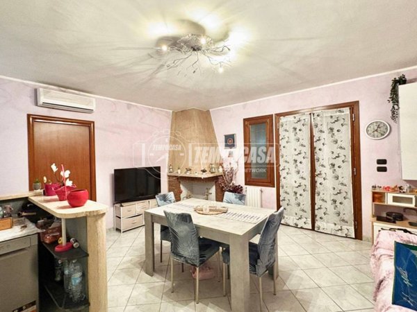 casa indipendente in vendita a Mirandola in zona Tramuschio