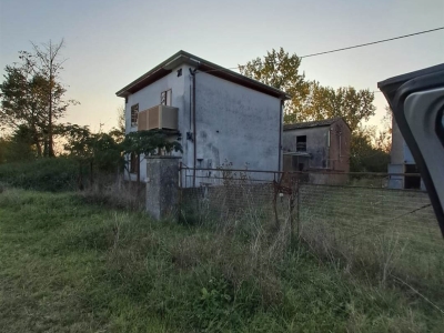 casa indipendente in vendita a Mirandola in zona San Martino Spino