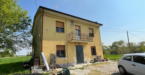 casa indipendente in vendita a Mirandola in zona San Martino Spino