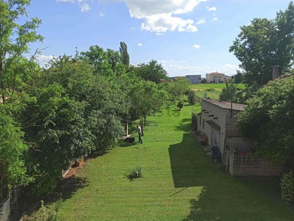 casa indipendente in vendita a Mirandola in zona San Martino Spino