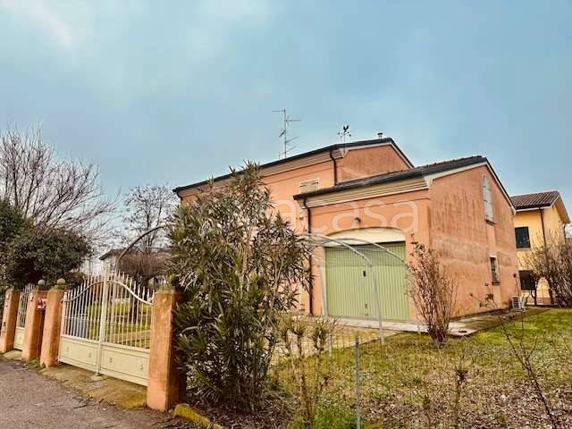 casa indipendente in vendita a Mirandola in zona San Martino Spino