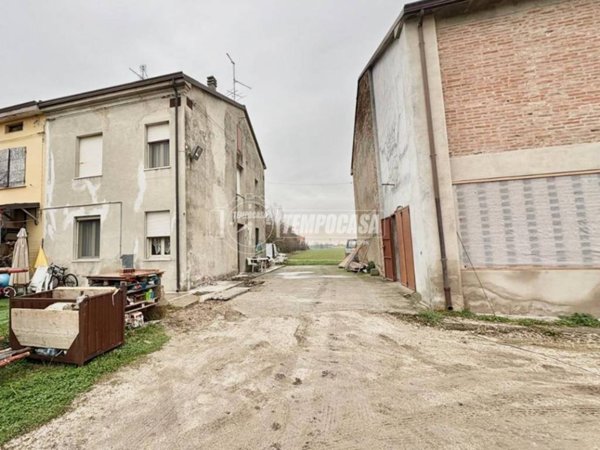 casa indipendente in vendita a Mirandola in zona Cividale