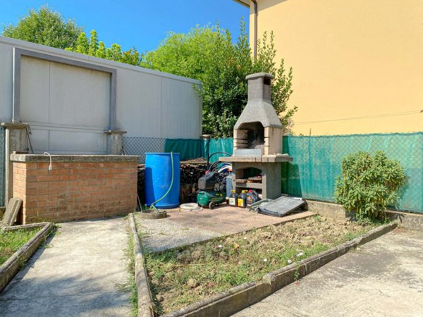 appartamento in vendita a Mirandola in zona Quarantoli