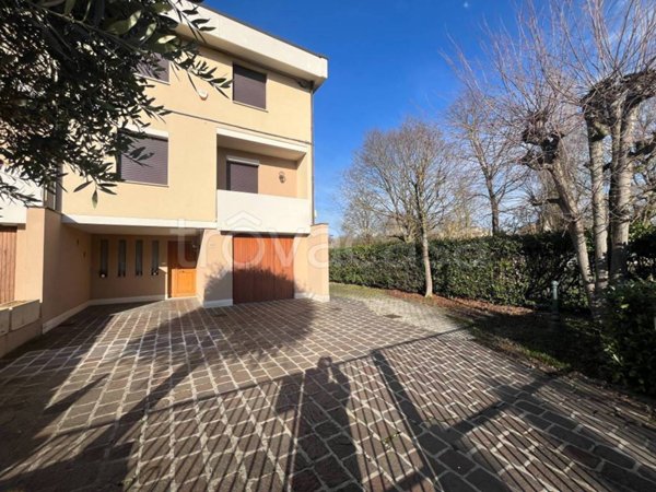 casa indipendente in vendita a Mirandola