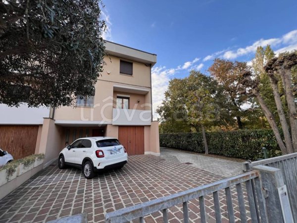 casa indipendente in vendita a Mirandola