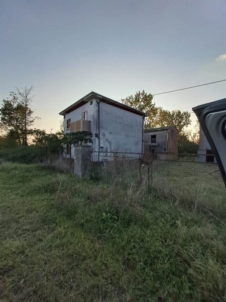 casa indipendente in vendita a Mirandola in zona San Martino Spino