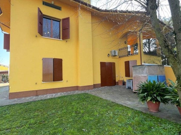casa indipendente in vendita a Mirandola
