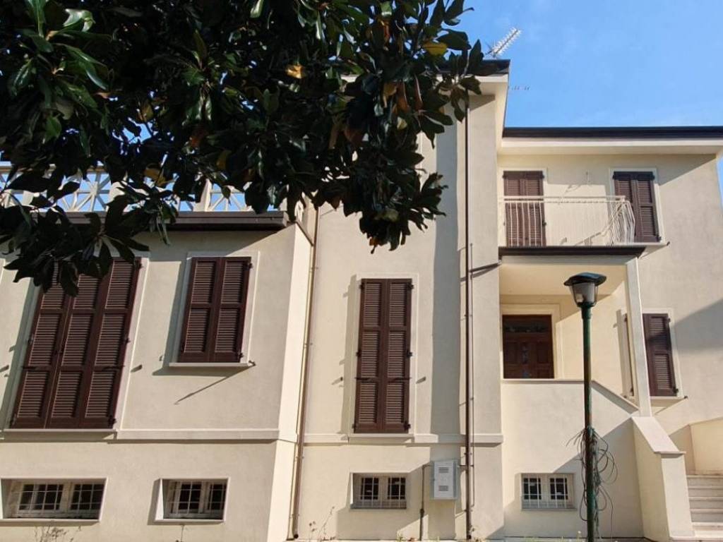 casa indipendente in vendita a Mirandola