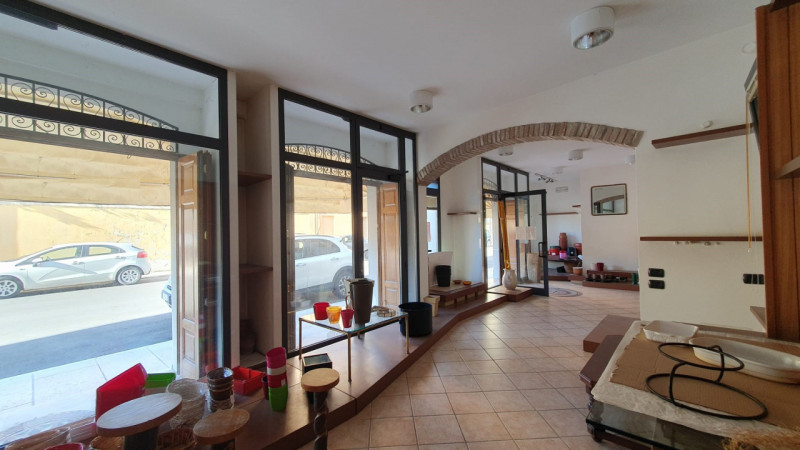 negozio in vendita a Mirandola