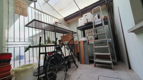 negozio in vendita a Mirandola