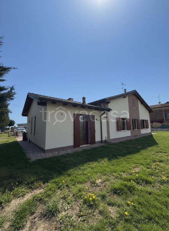 casa indipendente in vendita a Mirandola in zona Quarantoli
