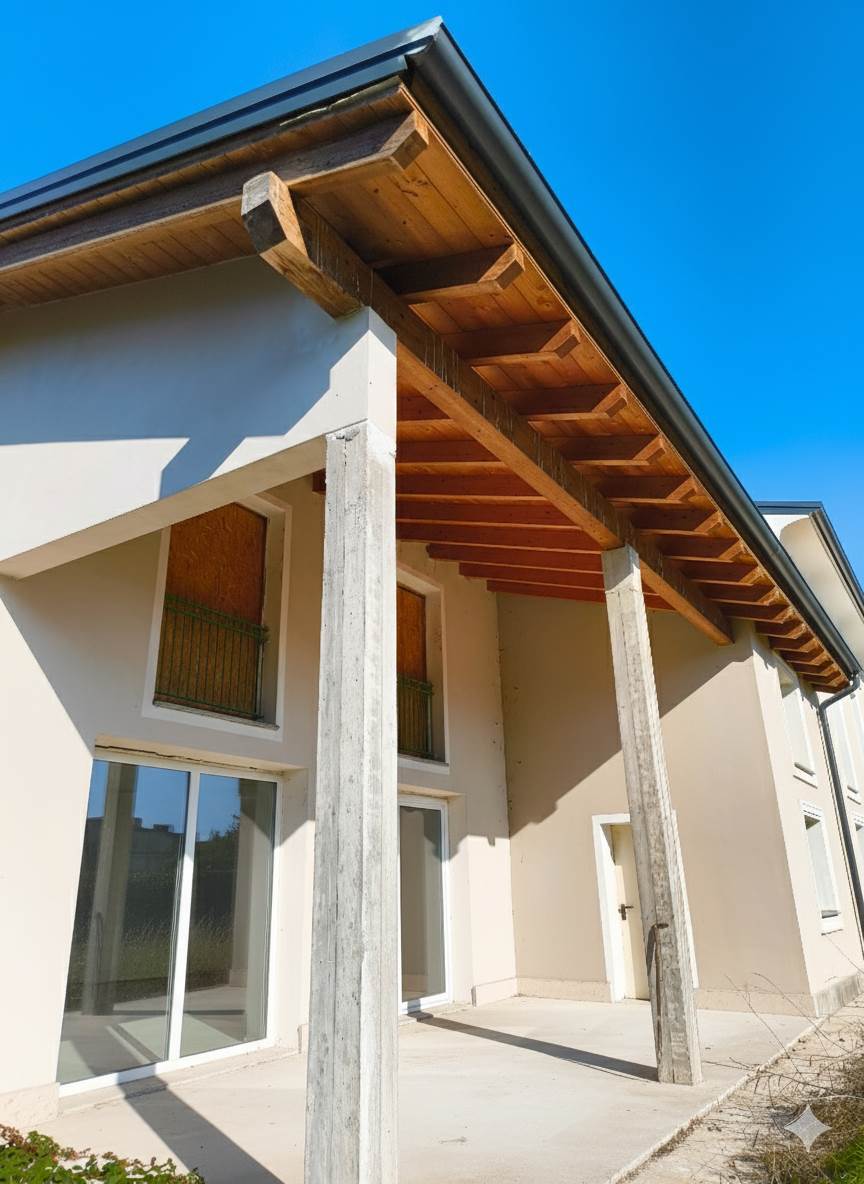 casa indipendente in vendita a Mirandola in zona Carano