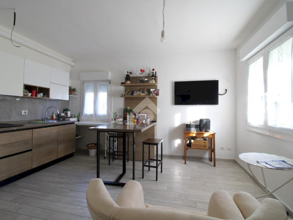 casa indipendente in vendita a Mirandola in zona Carano