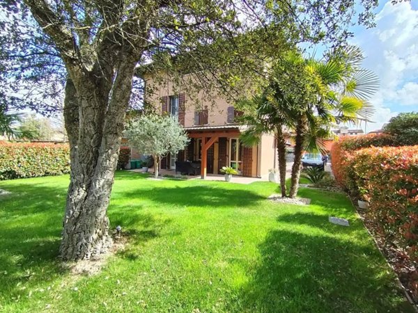 casa indipendente in vendita a Mirandola