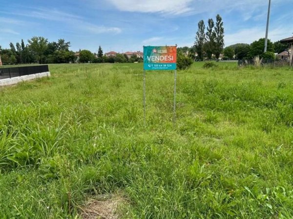 terreno edificabile in vendita a Mirandola in zona San Martino Spino
